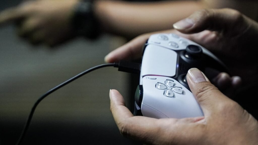 PS5 Sales Decline, but It's Not Far Behind PS4 and It Even Outsold Nintendo Switch 2 During the Holiday Quarter