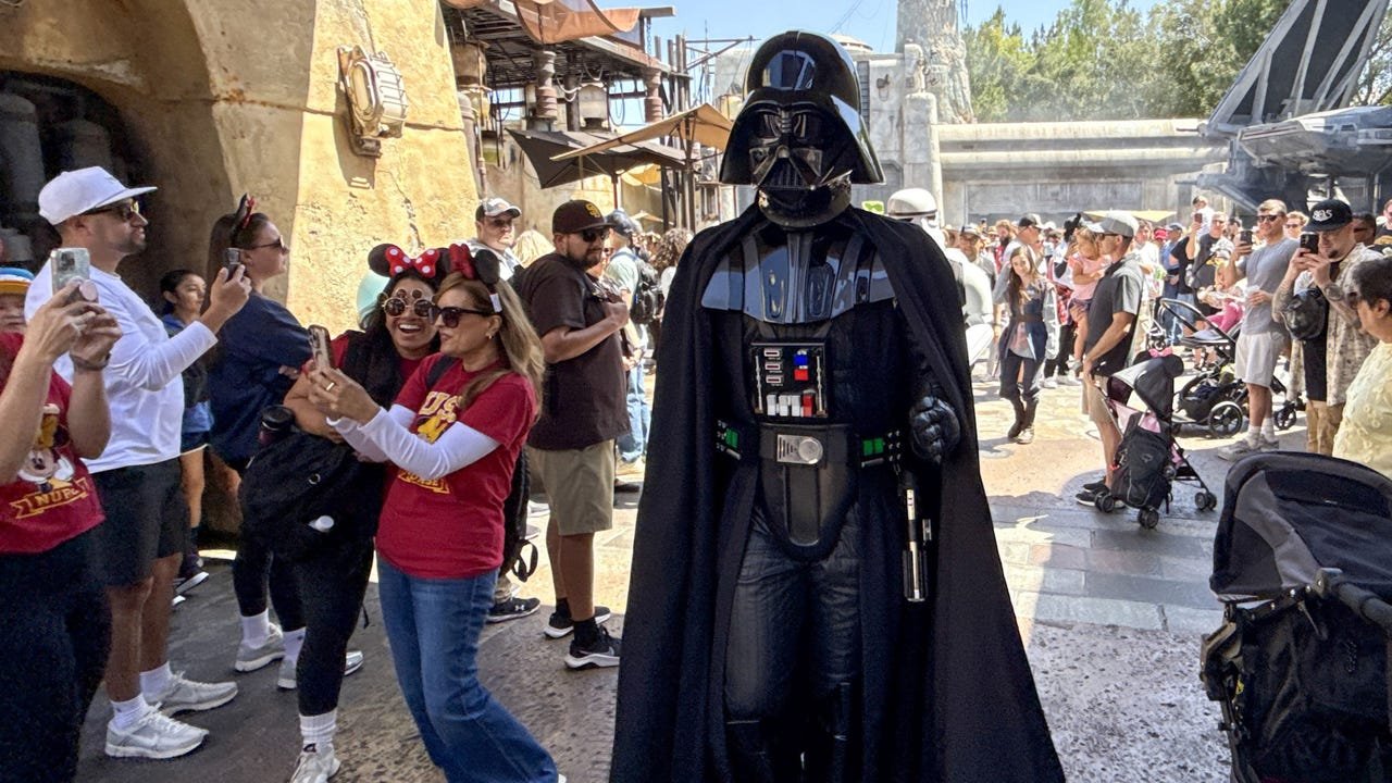 Fortnite Now Has a Star Wars Skin You Need to Visit Disneyland to Unlock