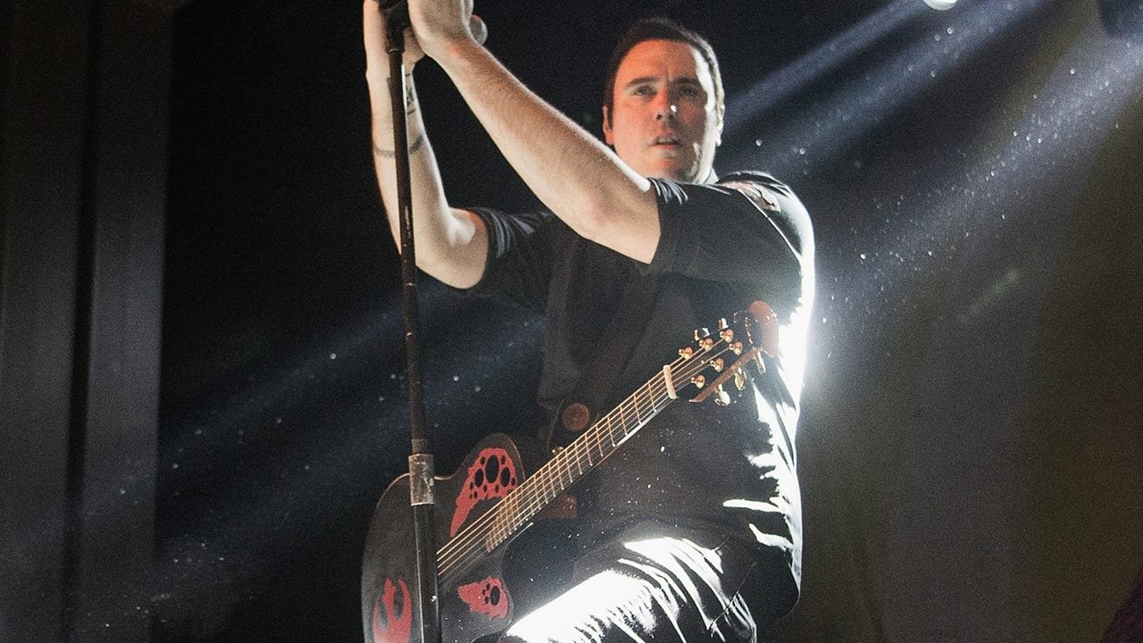 Breaking Benjamin Frontman Stops His Own Concert to Rant About His Feud With a Fallout 4 Modder
